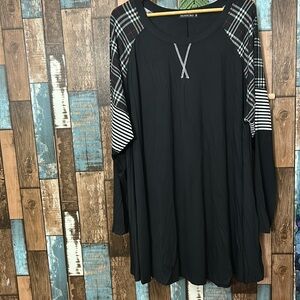 Plus size black nightgownwn with long sleeve